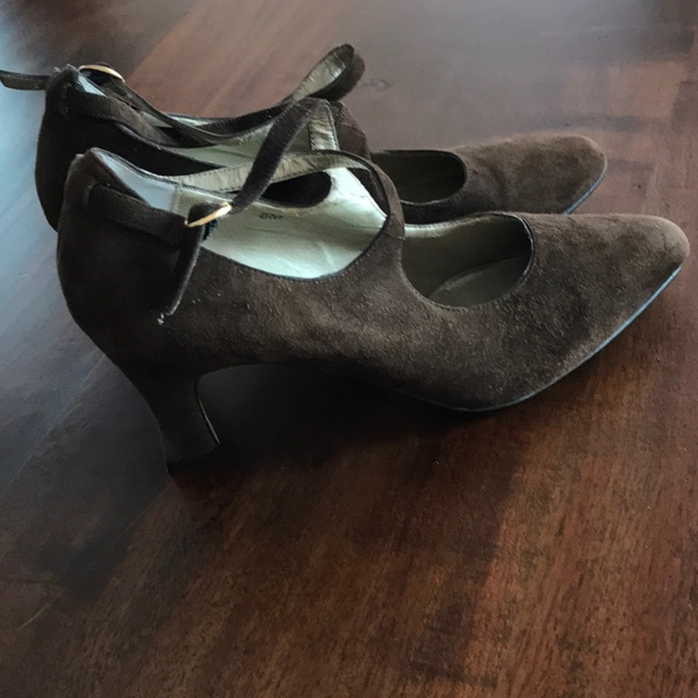 Heels - Picture 2 of 3